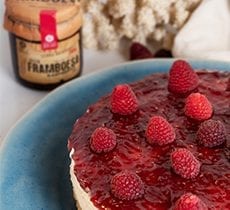Cheesecake with Raspberry Jam